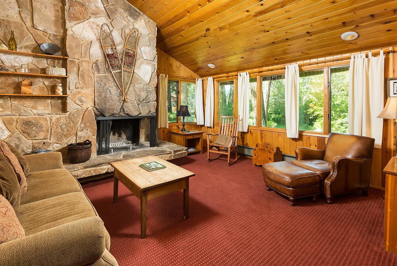 بيند Lake Creek Lodge المظهر الخارجي الصورة