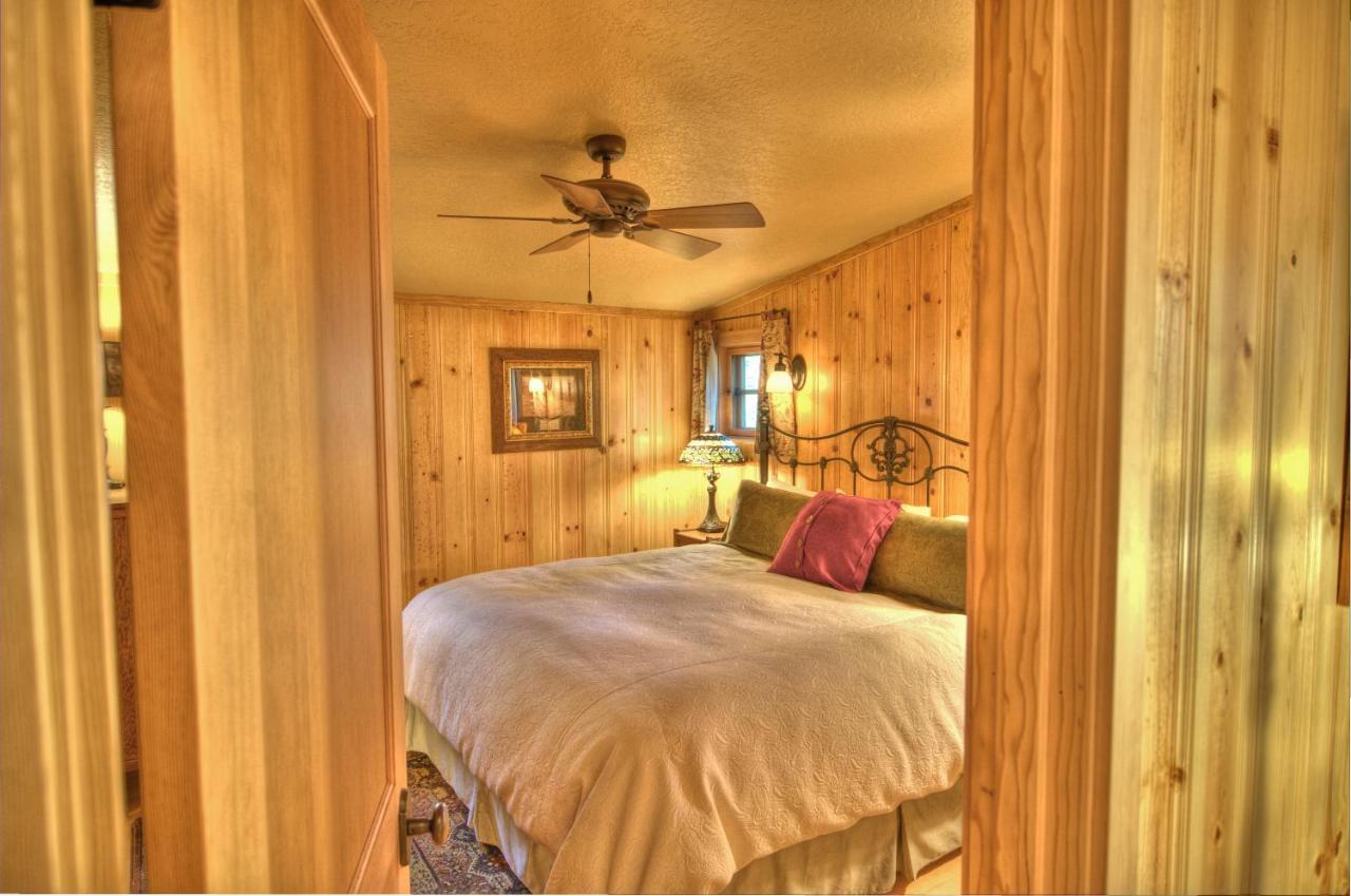 بيند Lake Creek Lodge المظهر الخارجي الصورة